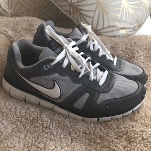 Men’s Nike tennis shoes